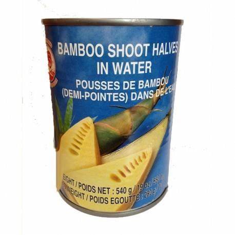 Bambusschösslinge in Hälfte.     Cock Brand